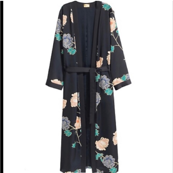 H&M Kimono Amazing add on to your wardrobe!! - Picture 5 of 10